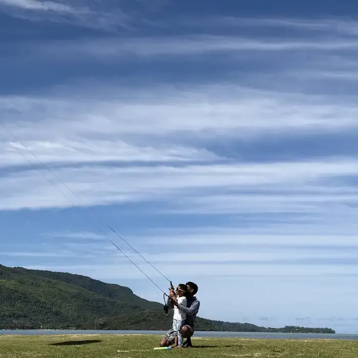 Mise en place de l'aile sur la plage du Morne